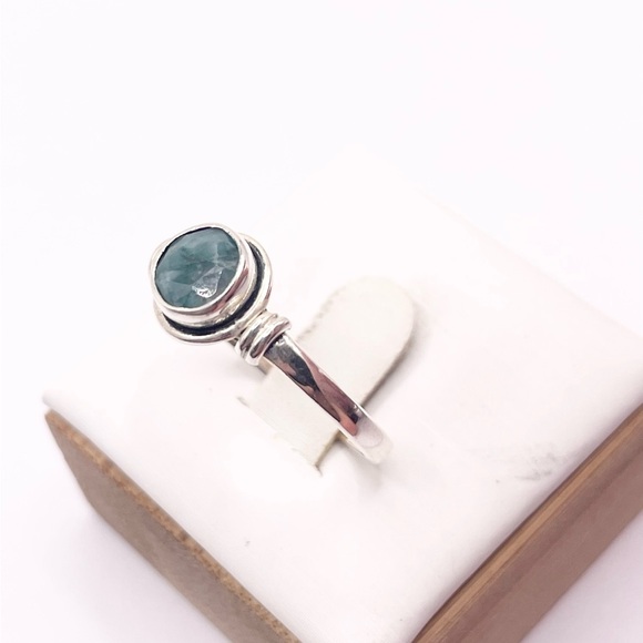 Size 9 Green stone 925 Sterling Silver Ring - Picture 2 of 7
